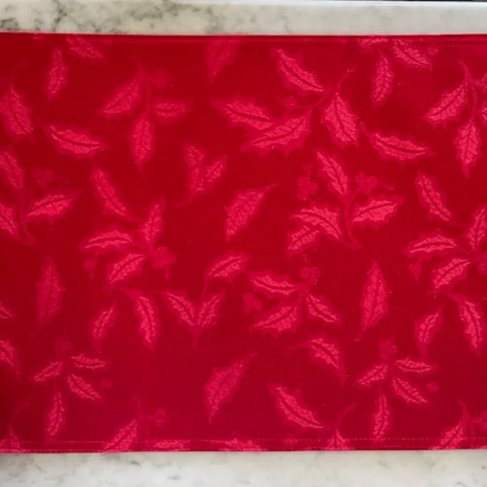 LENOX Holly Jacquard Damask Red Placemats (4)